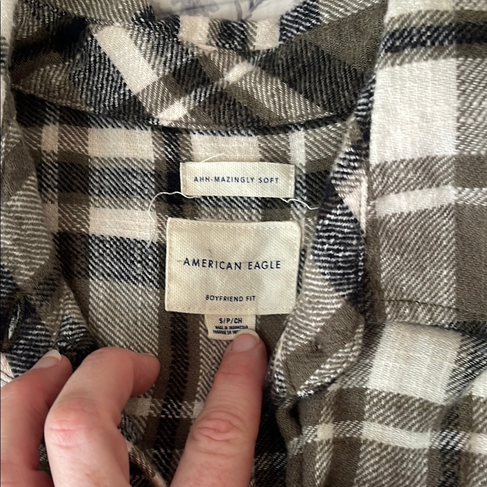American Eagle women’s flannels - Picture 3 of 3